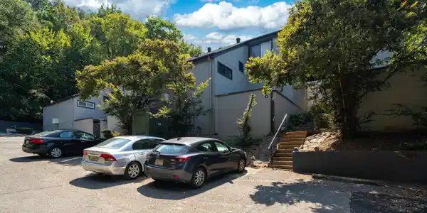 3350 ALTAMONT ROAD