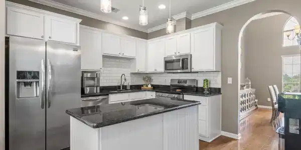 Image 3: Kitchen