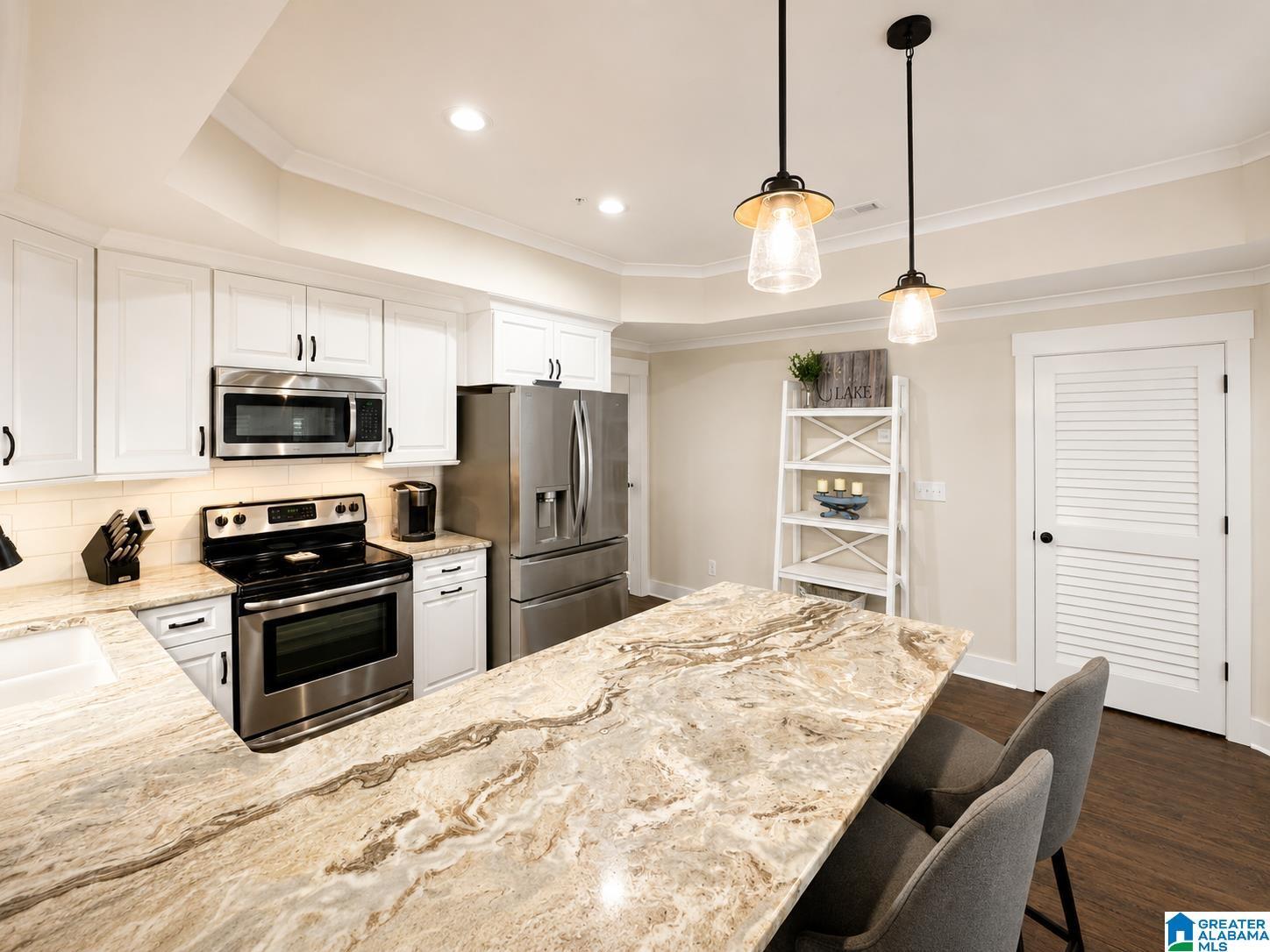 Image 3: Kitchen