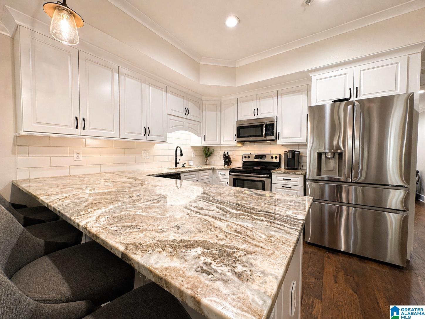 Image 4: Kitchen
