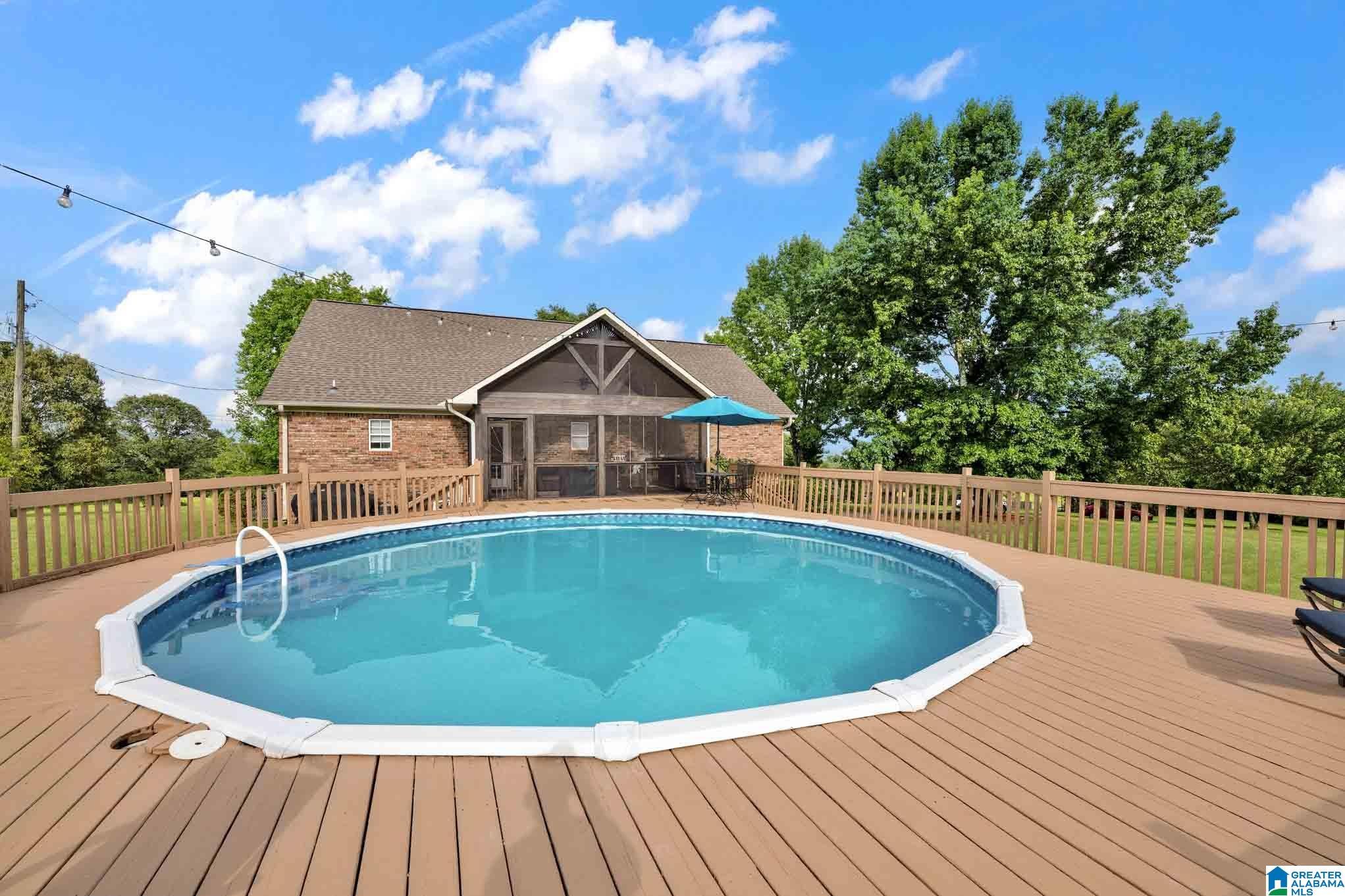 Image 4: Pool