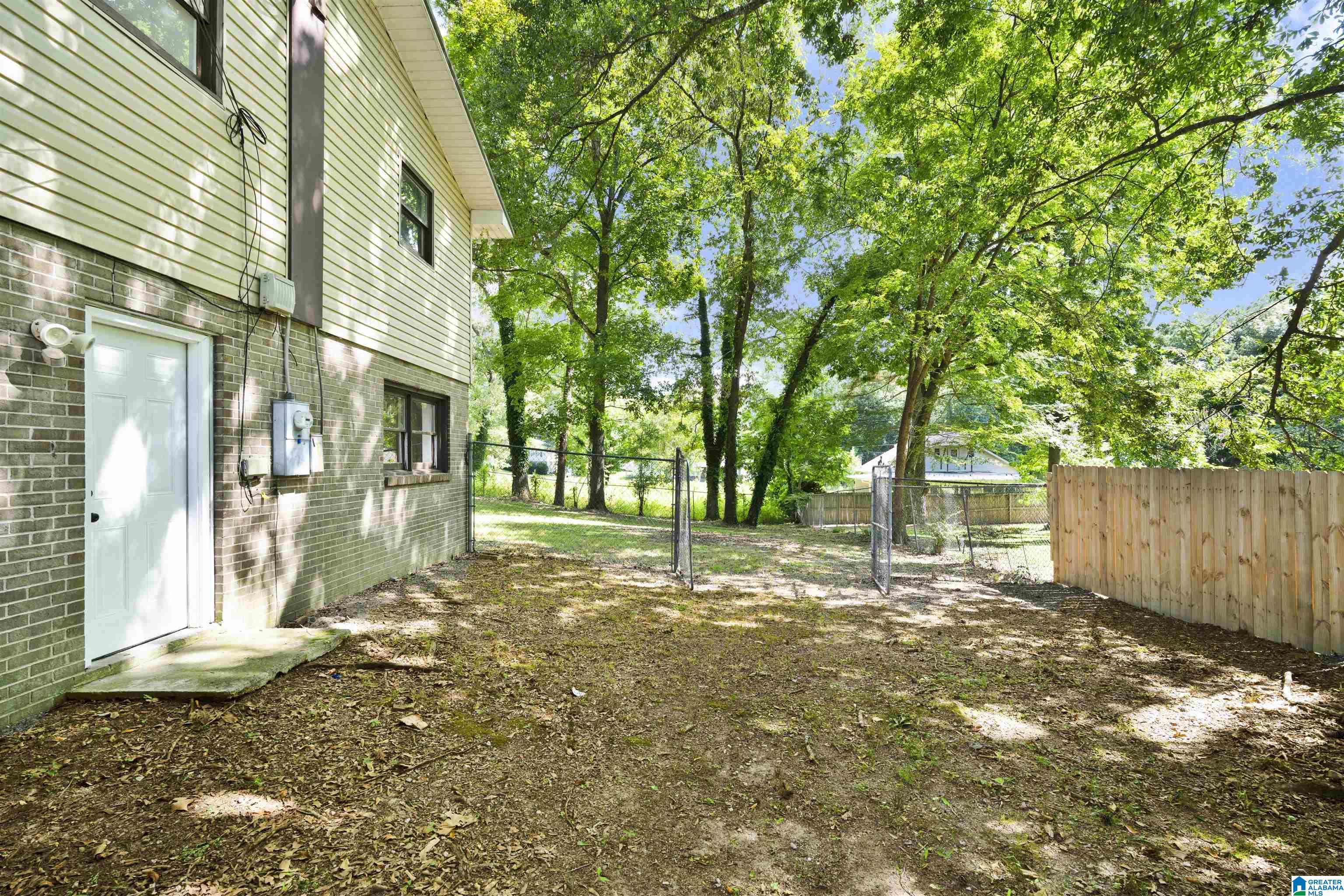 Image 4: Yard