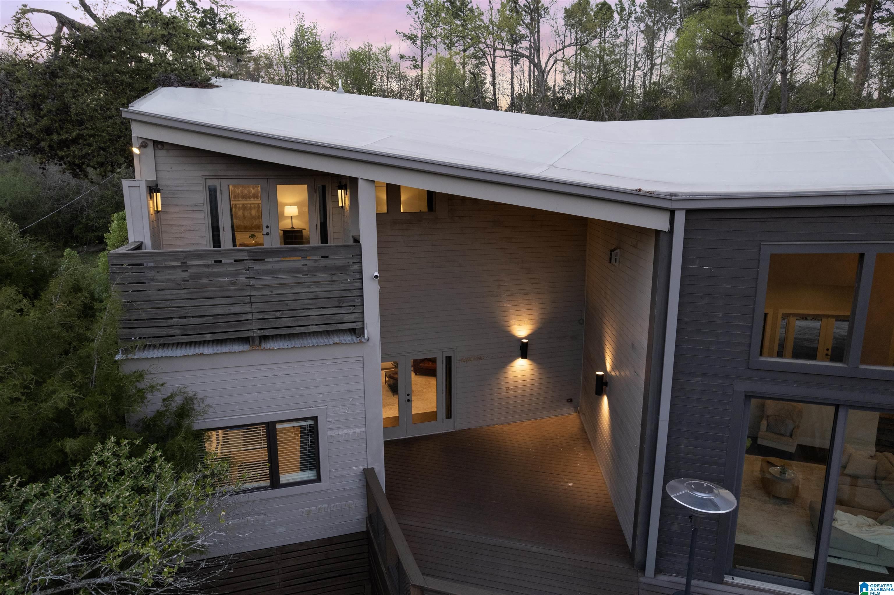 Image 4: Front