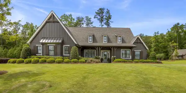 2501 SCARLET LANE