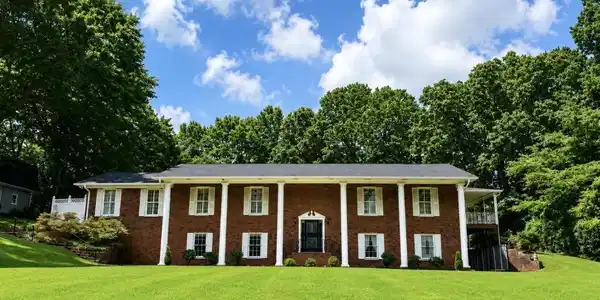 1005 GREENSBORO DRIVE