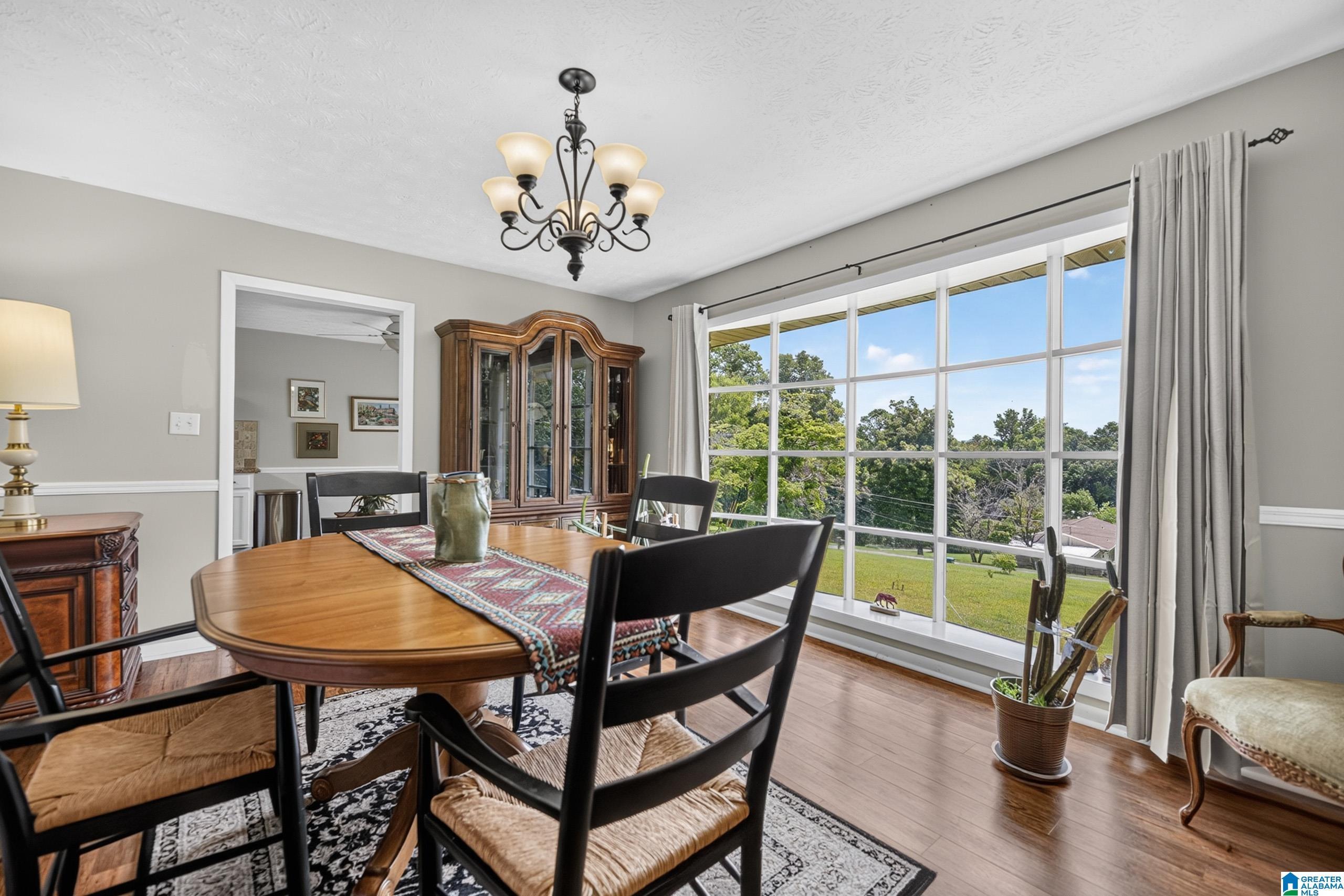 Image 3: Dining Area