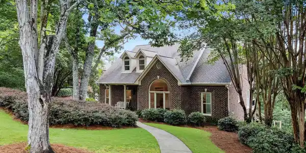 1825 SOUTHVIEW CIRCLE