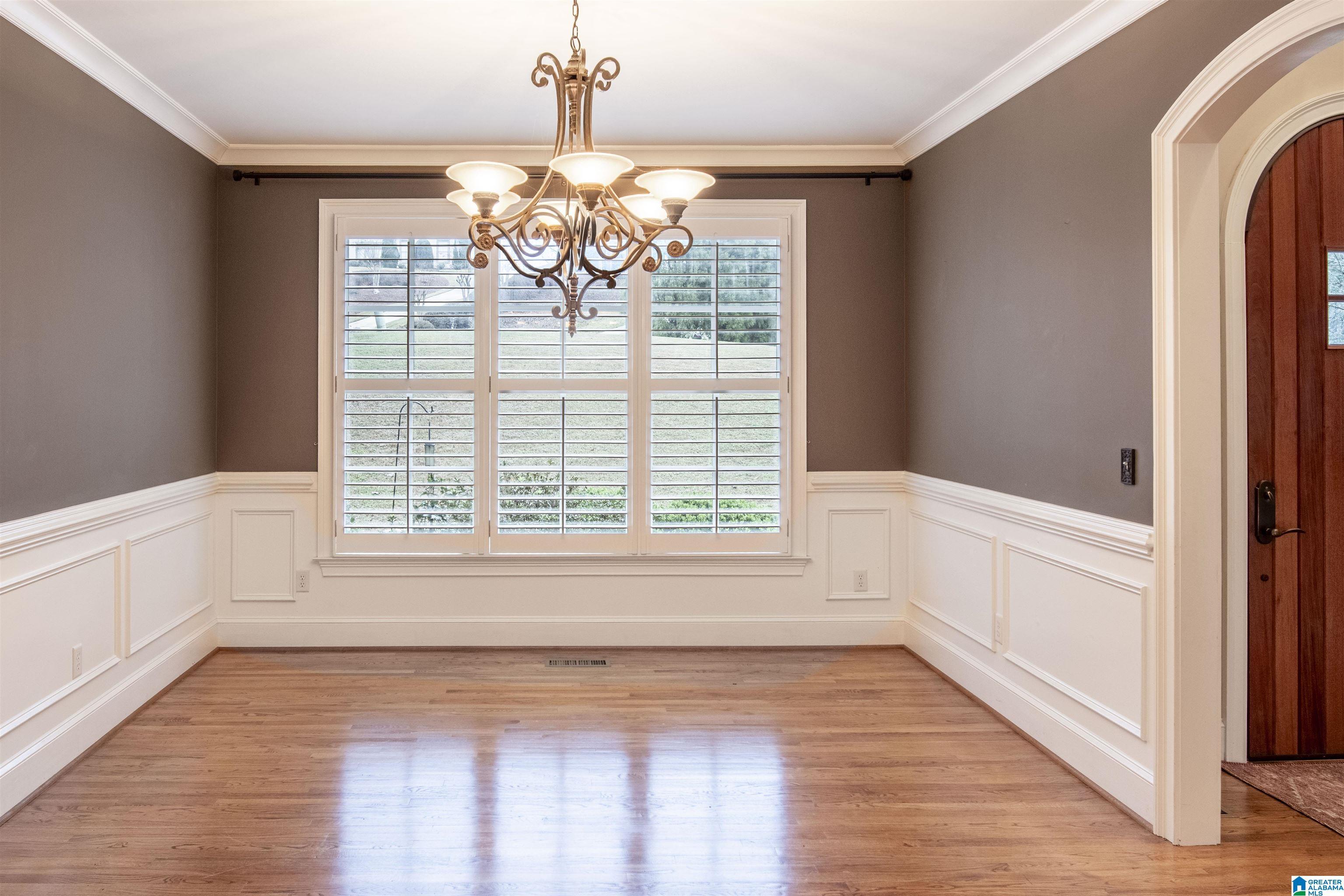 Image 3: Dining Room