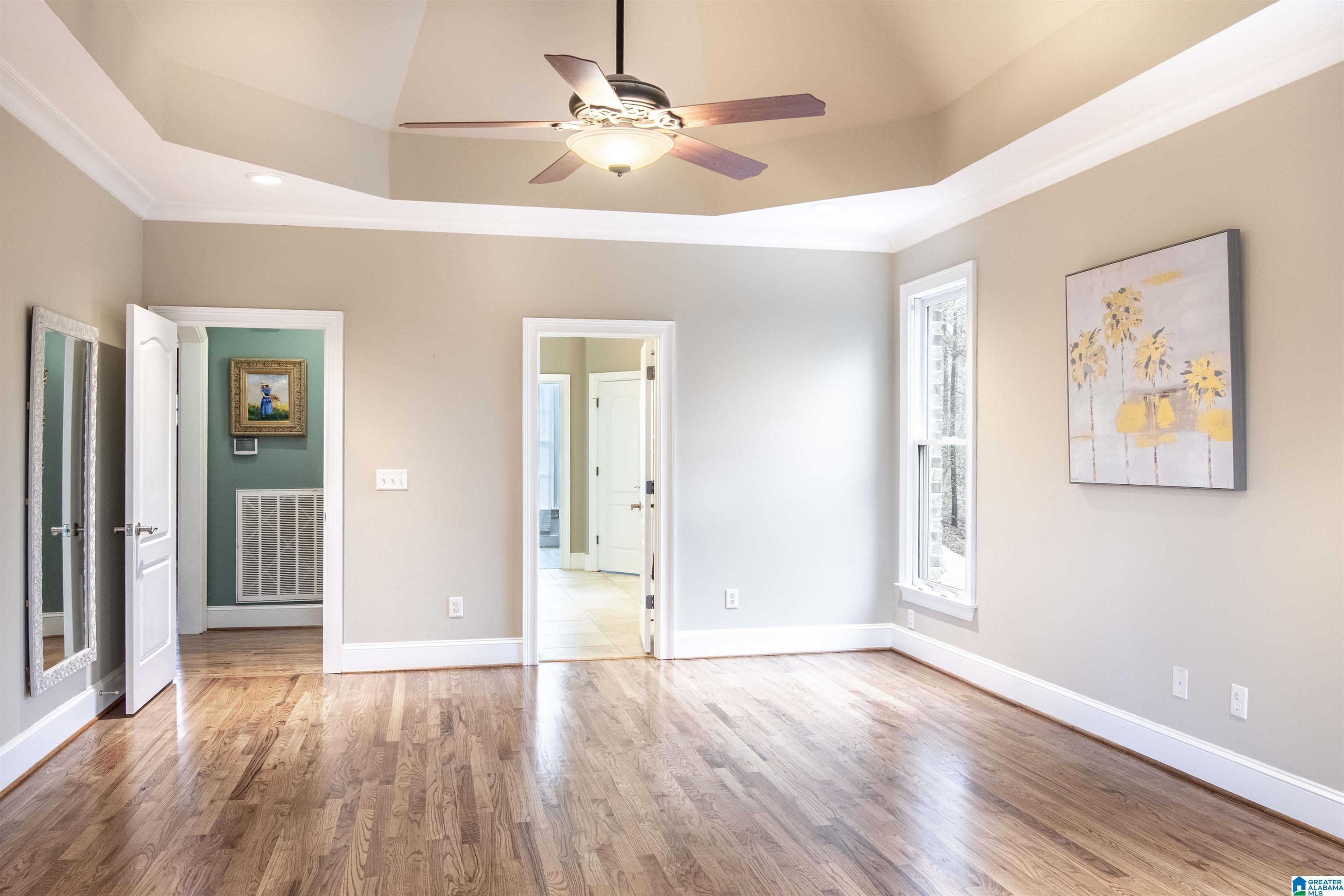 Image 4: OWNERS SUITE