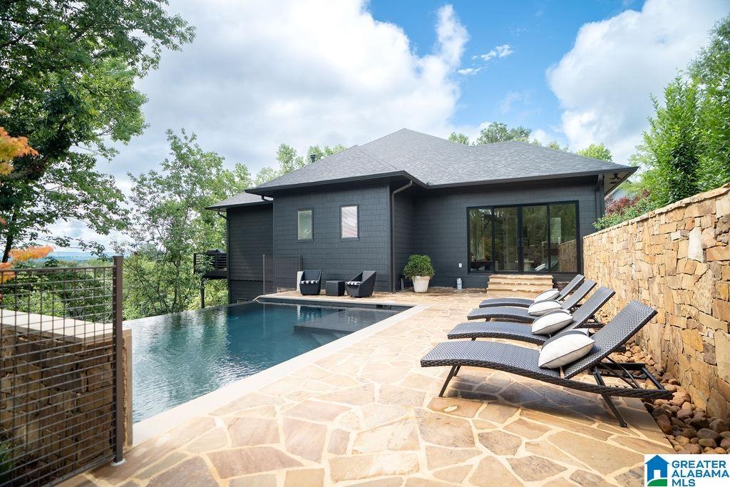 Image 4: Pool