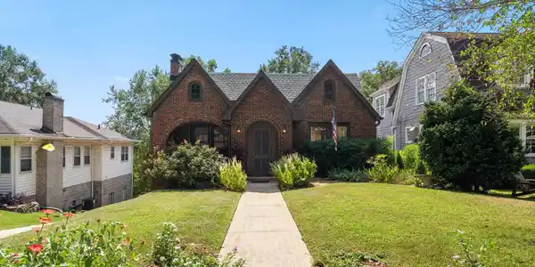 Image 3: Front Of Structure
