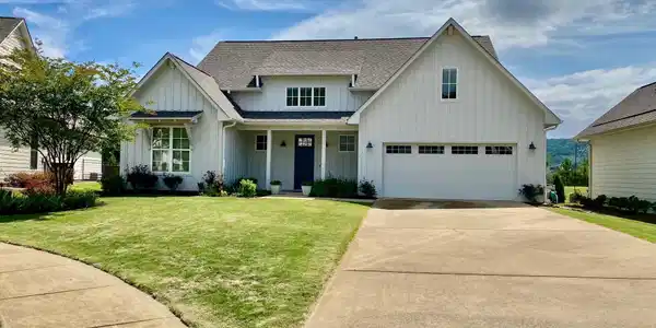 1052 NORMAN DRIVE