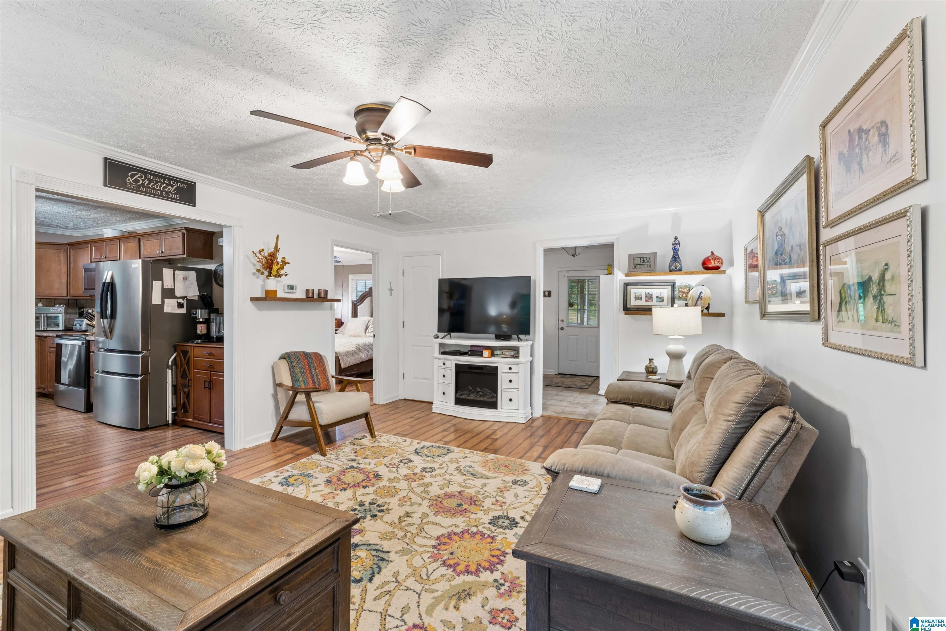 Image 3: Living Room