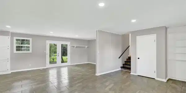 Image 3: dining/living room