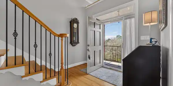 Image 2: Bright & Welcoming Foyer