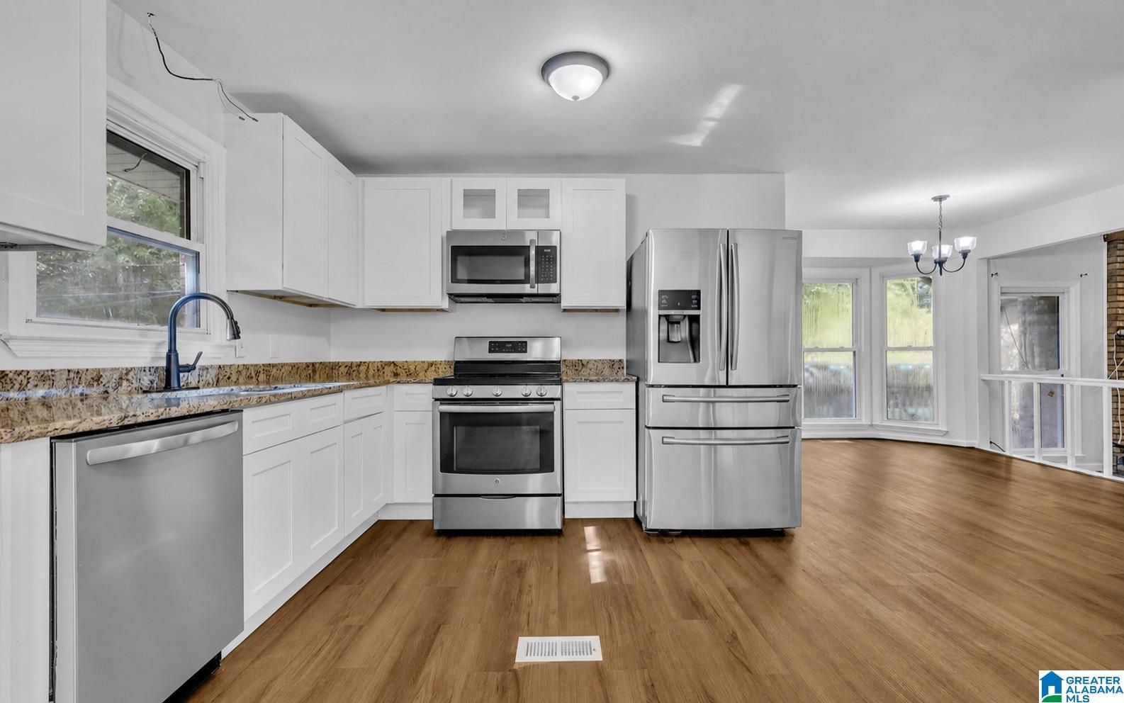 Image 2: Kitchen