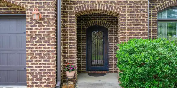 Image 3: Exterior Entryway