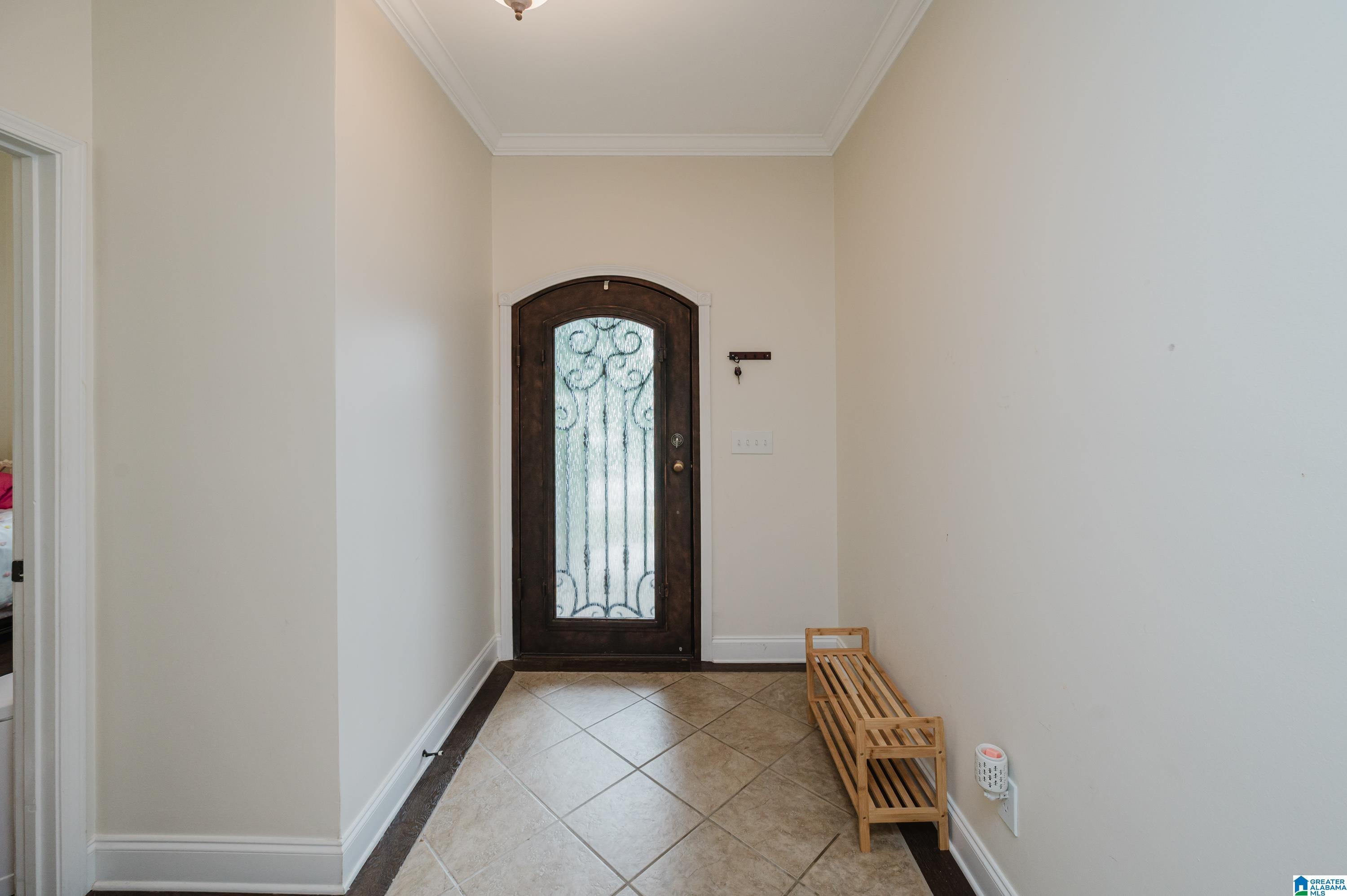 Image 4: Entryway
