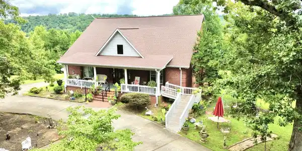Image 3: Front Of Structure