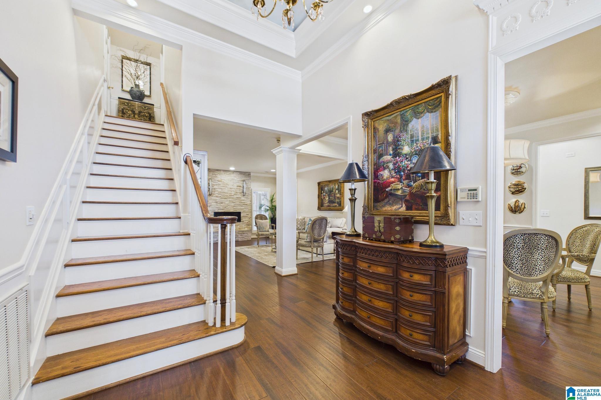 Image 4: Entryway