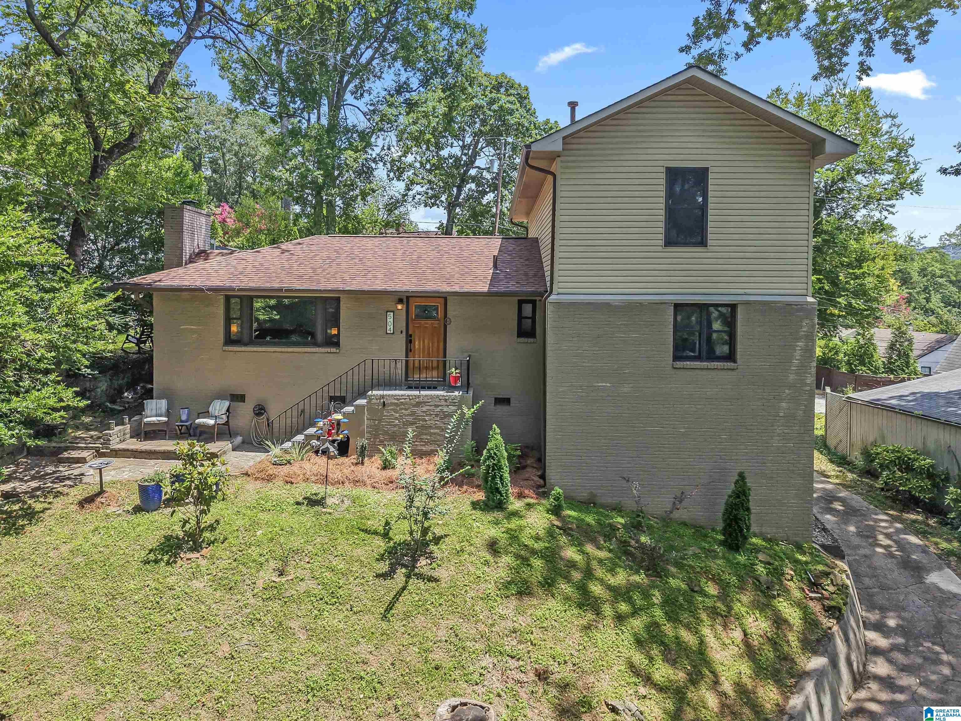 Image 1: Welcome to 504 Devon Drive 2 bed on main and 2 up!