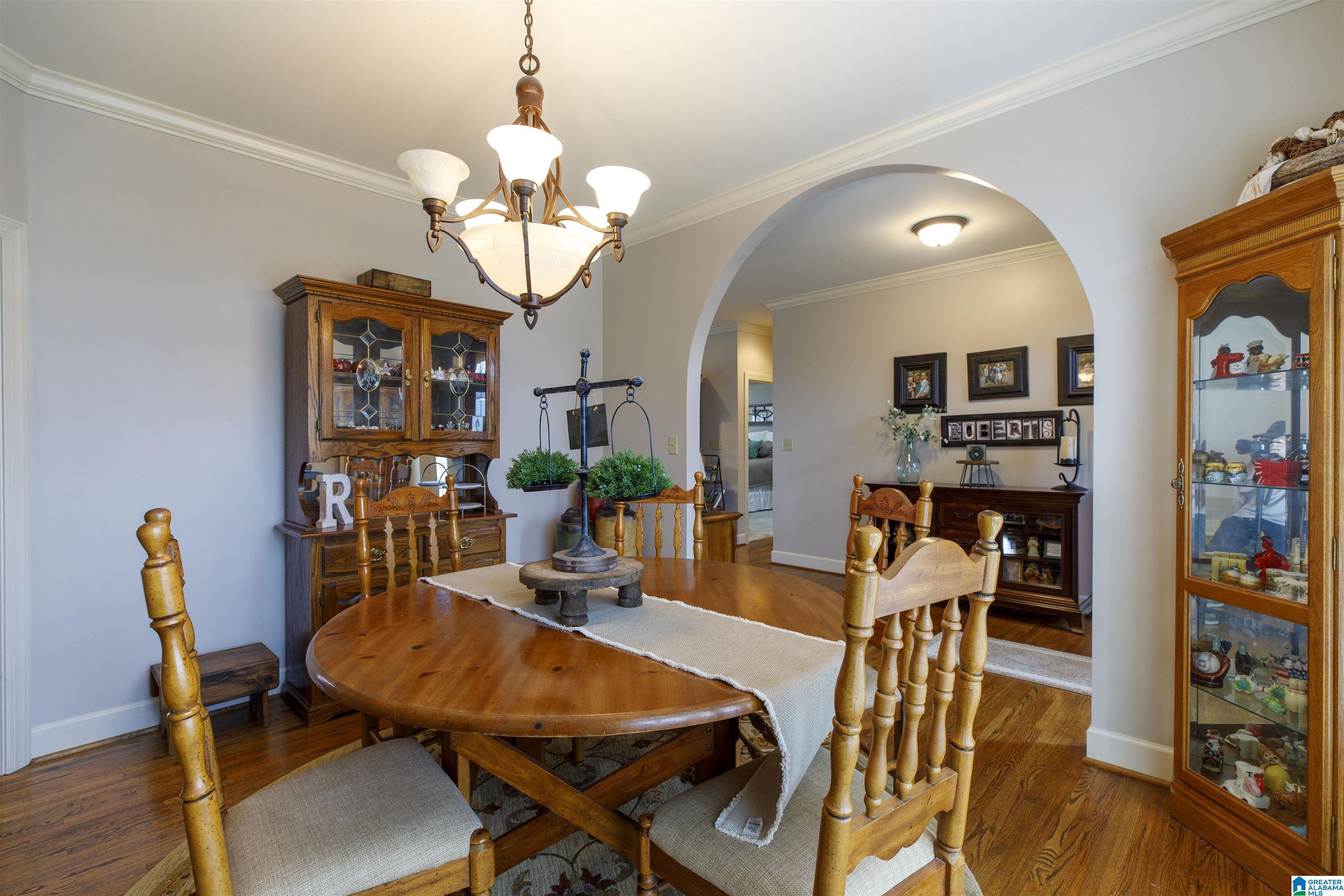 Image 3: Dining Area