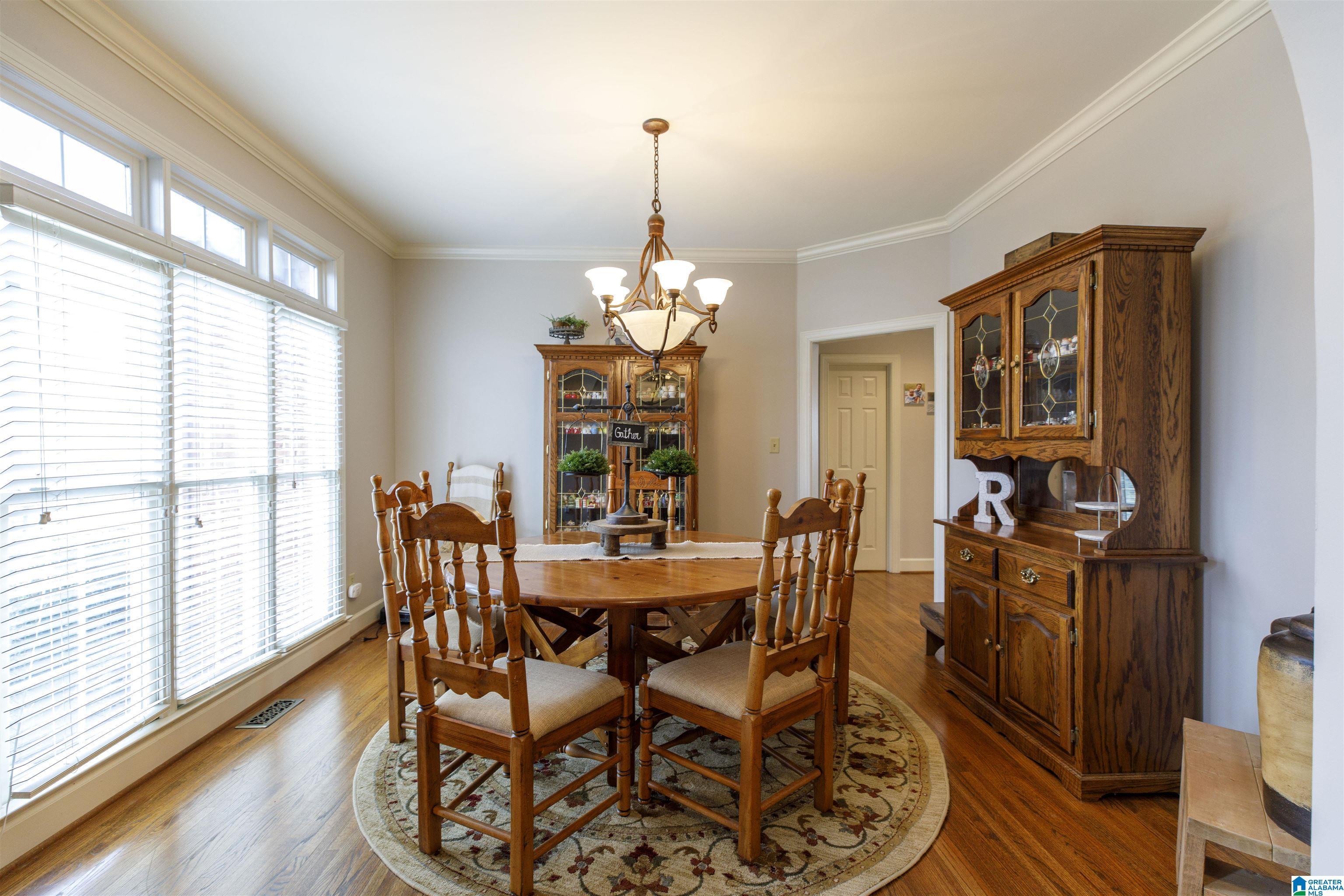 Image 4: Dining Area