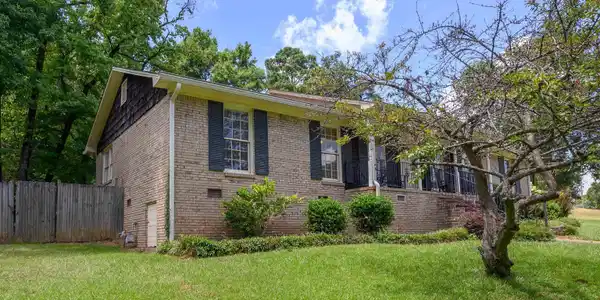 2448 JAMESTOWN DRIVE