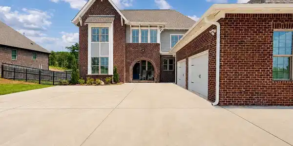 Image 2: 2 Car Garage W/ Additional Parking To Entertain
