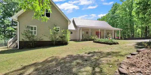 Image 3: Back Of Structure