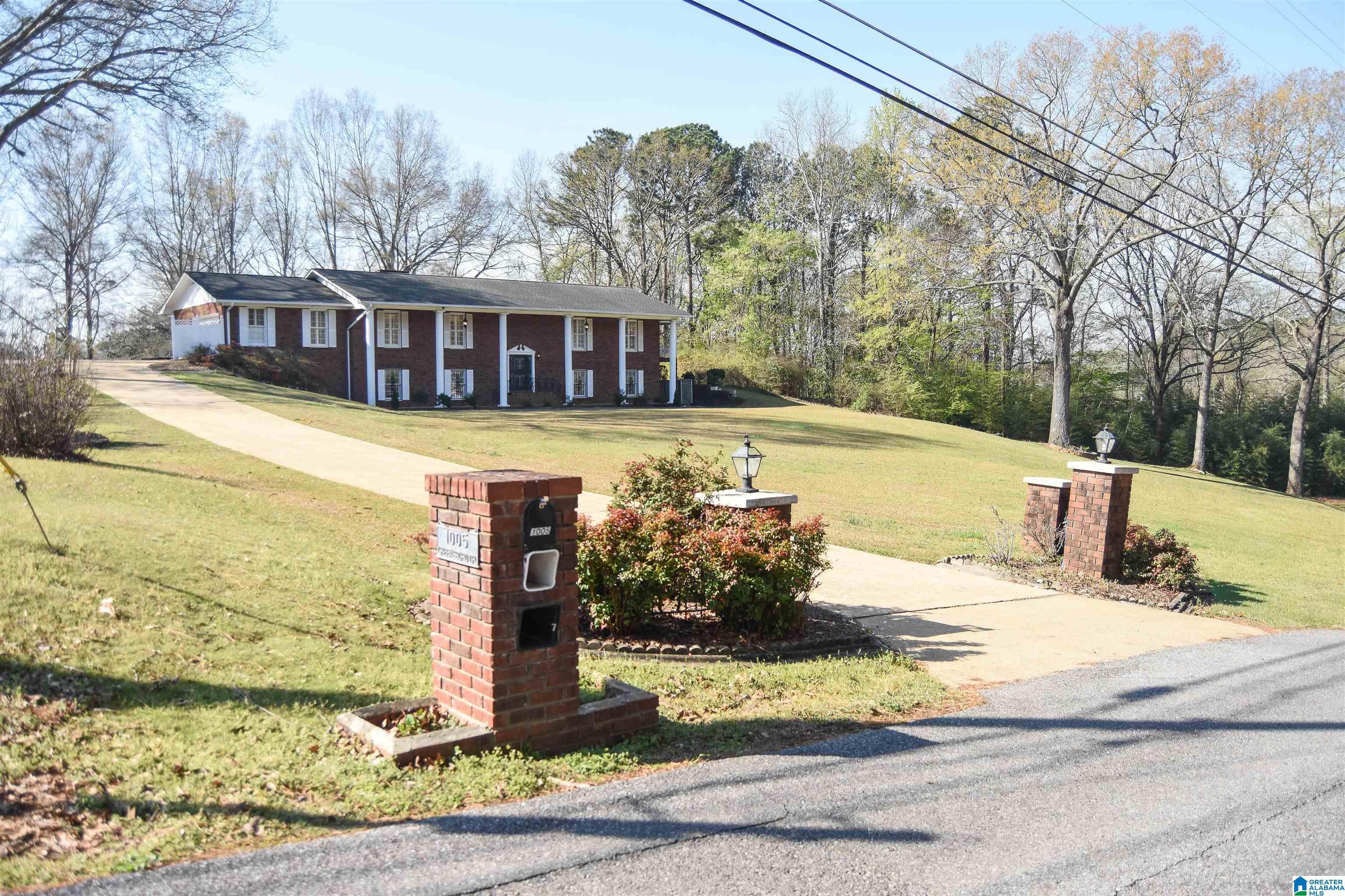 Image 4: Front Of Structure