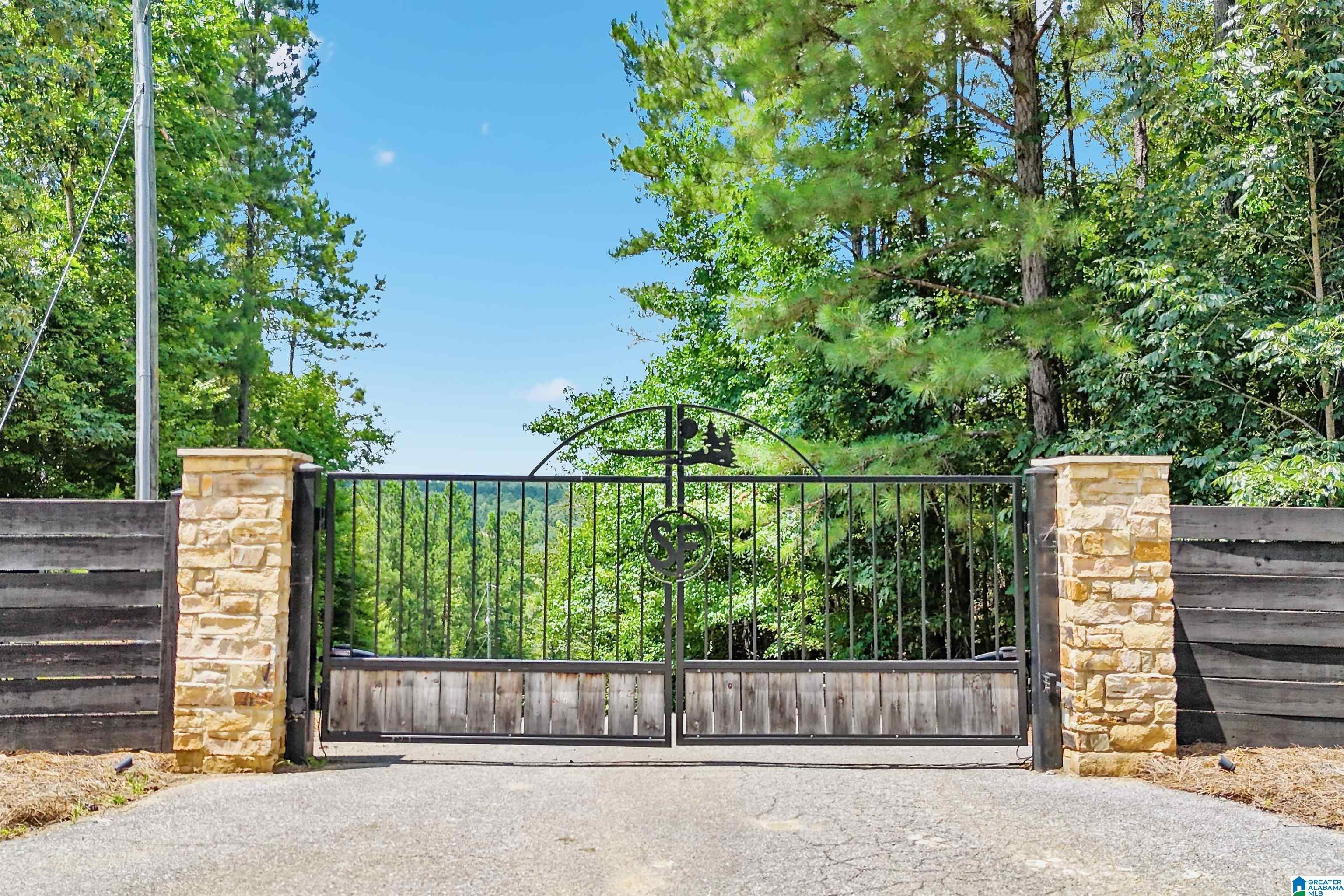 Image 3: Shades Falls gated access