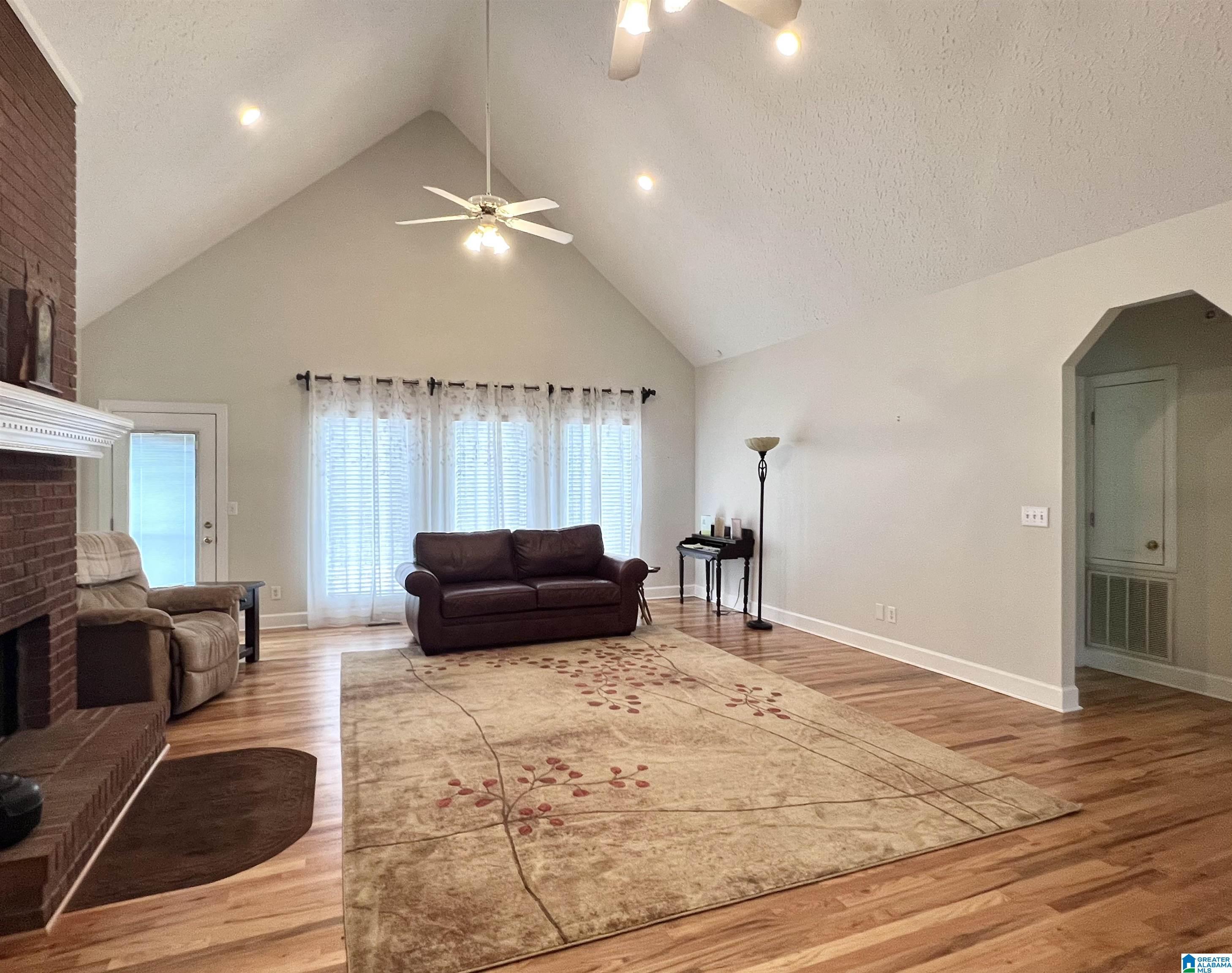 Image 2: Living Room