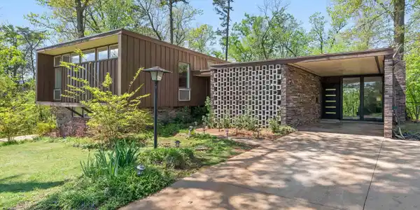 2420 REGENT LANE