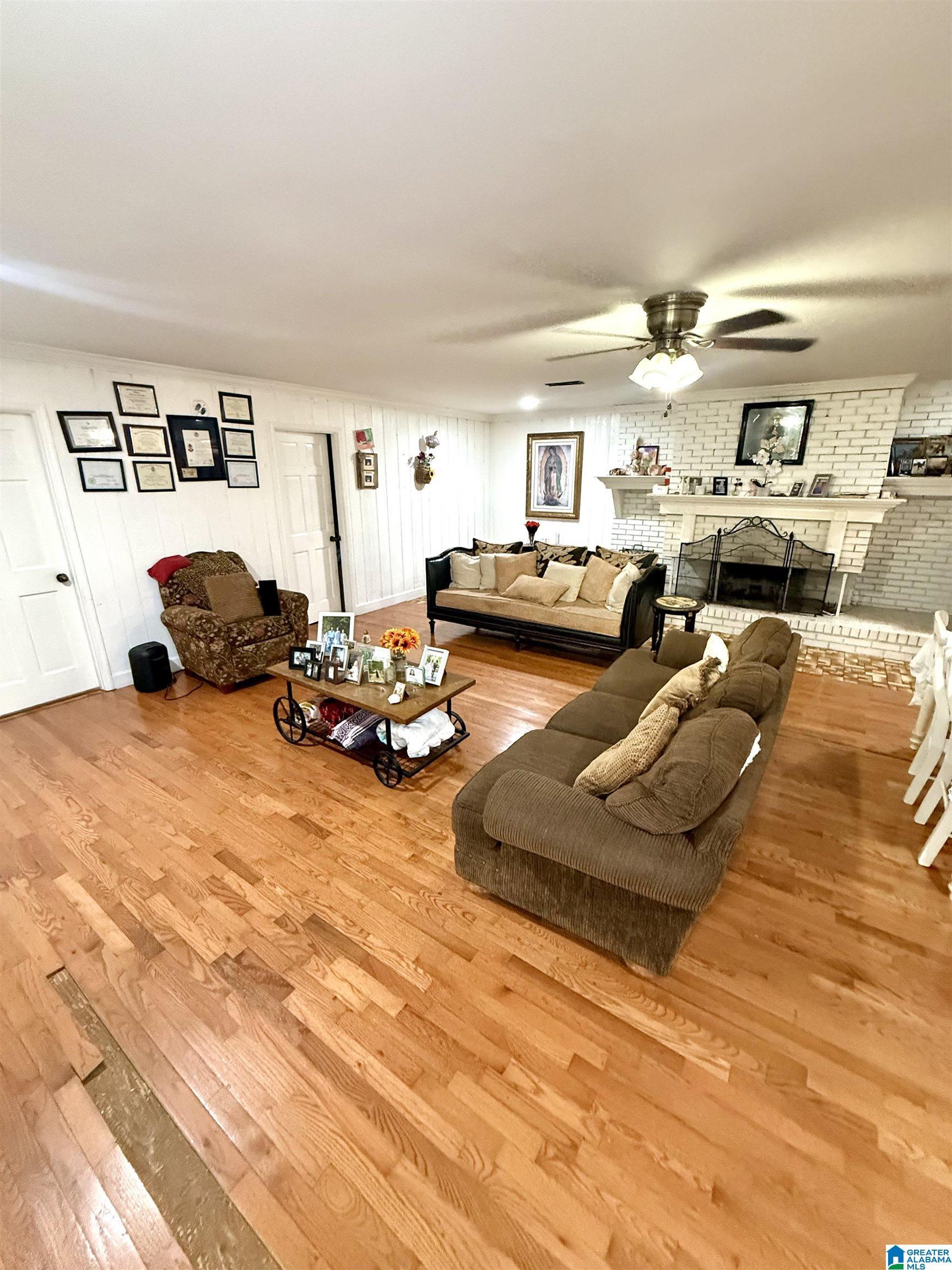 Image 2: Living Room