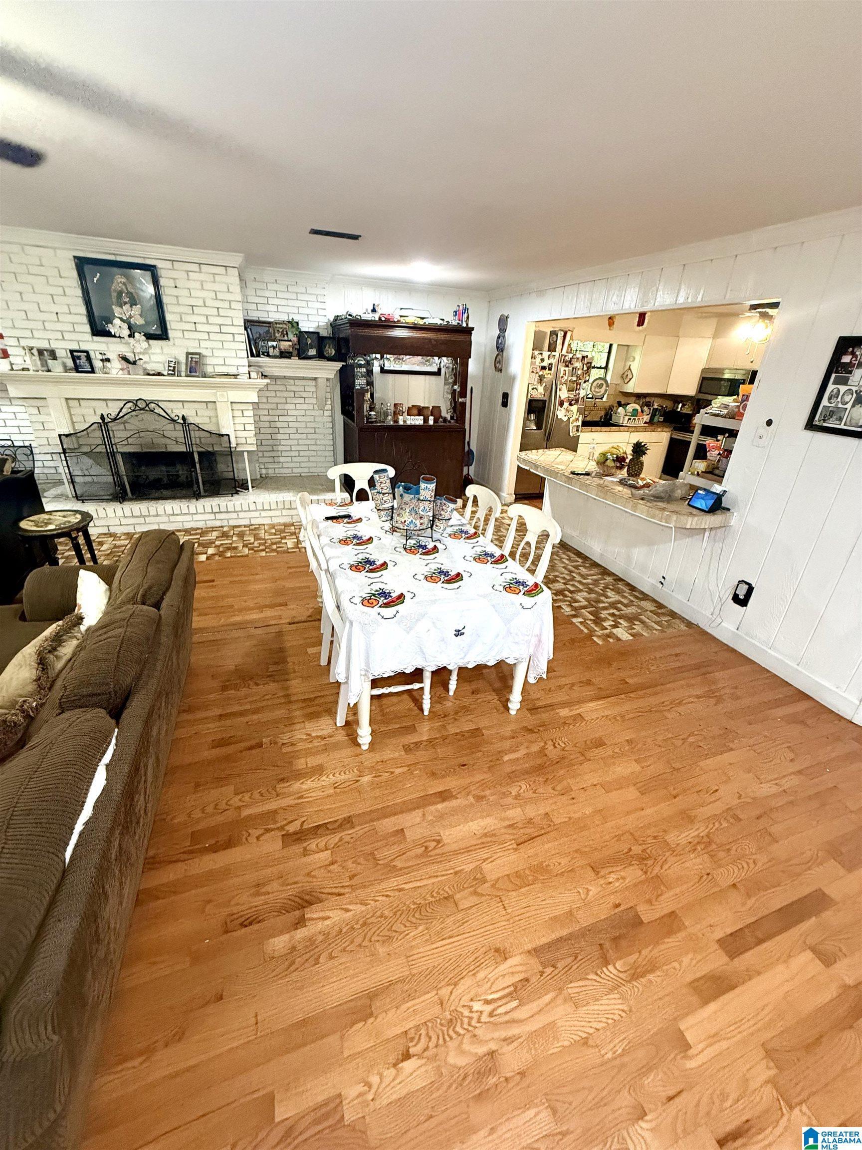Image 3: Dining Area