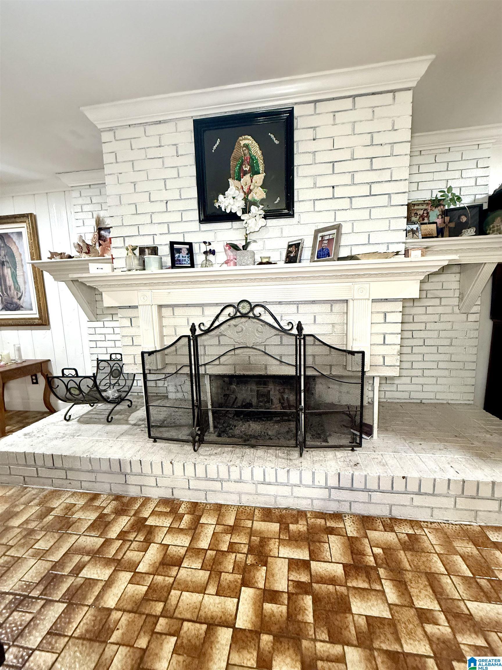 Image 4: Fireplace