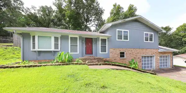 1620 MOUNTAIN OAK DRIVE