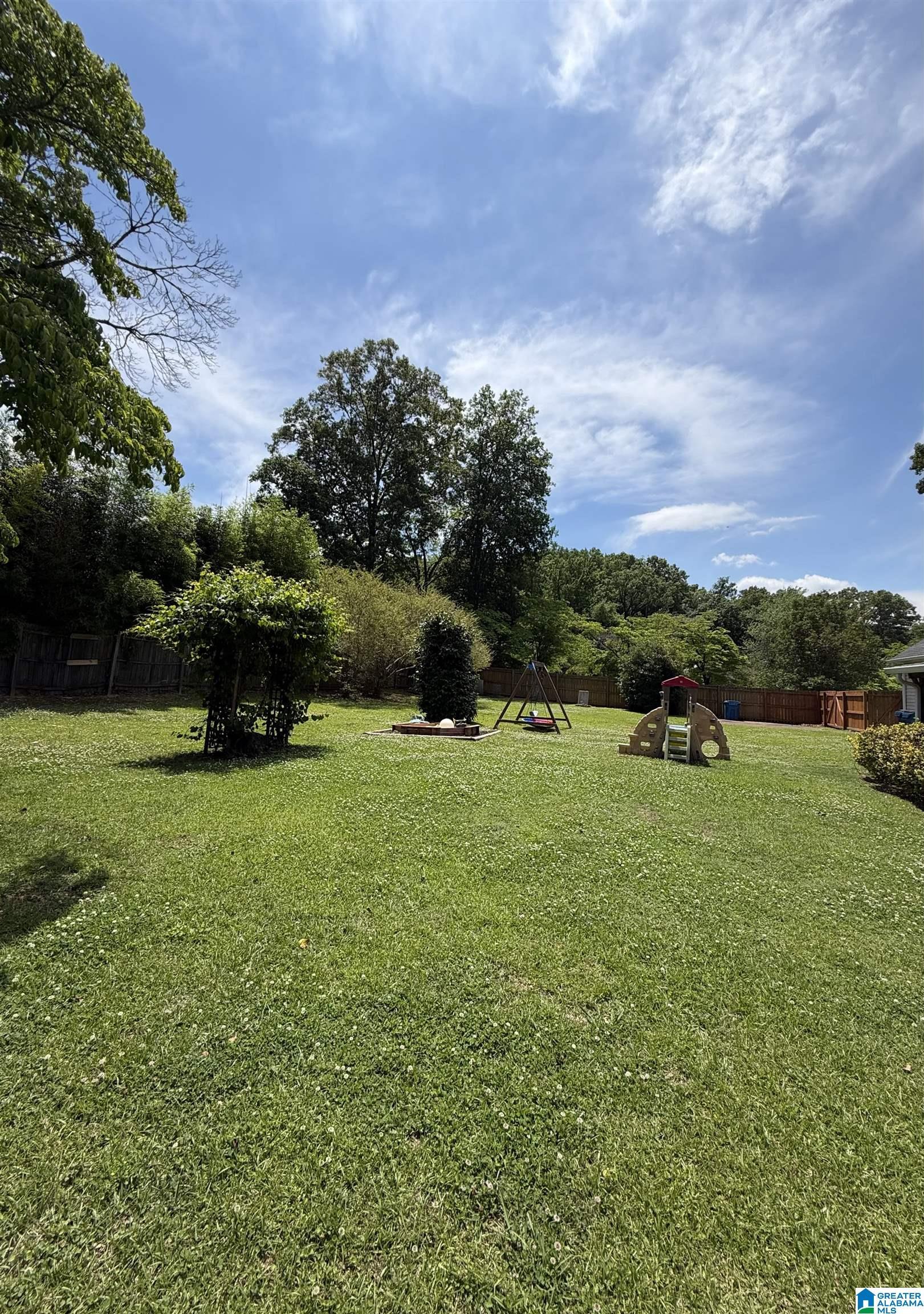 Image 4: Yard