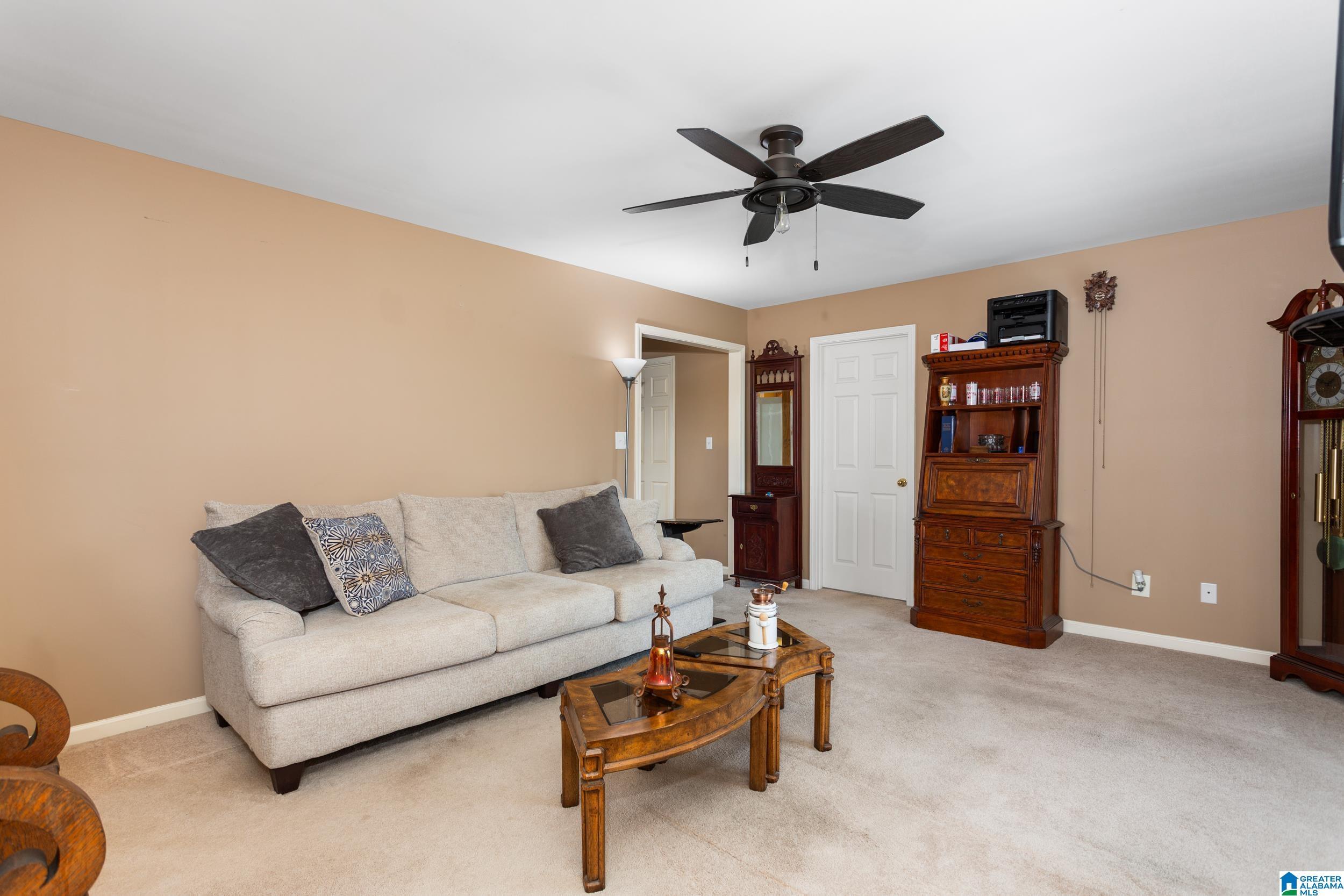 Image 4: Living room