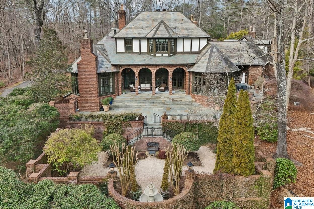 Image 1: 4 ACRE ESTATE W/GARDENS