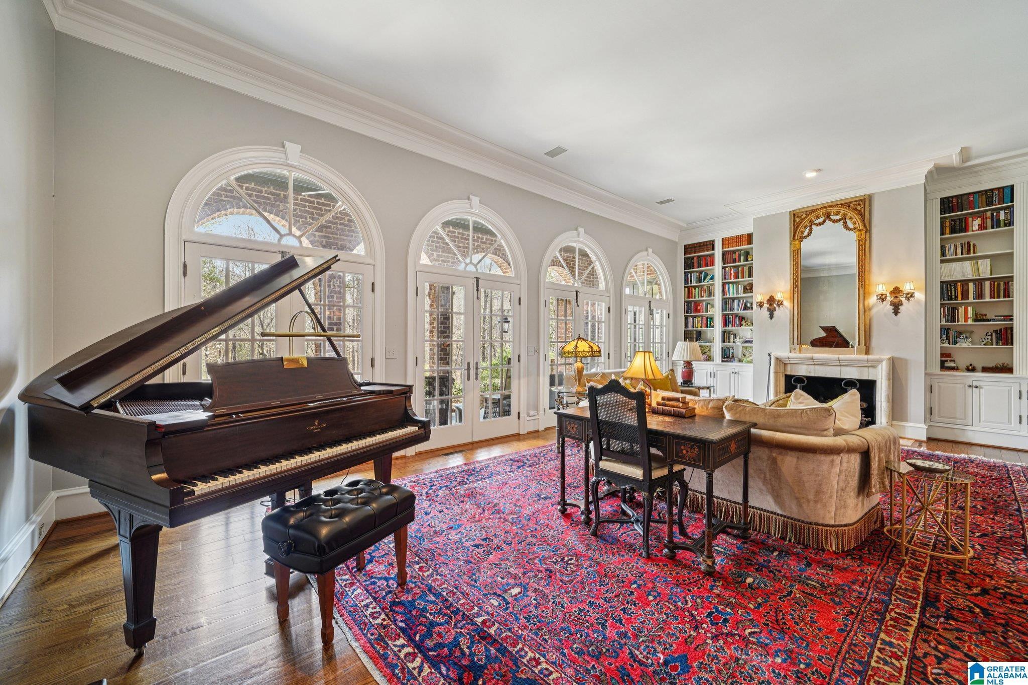 Image 3: LIVING ROOM