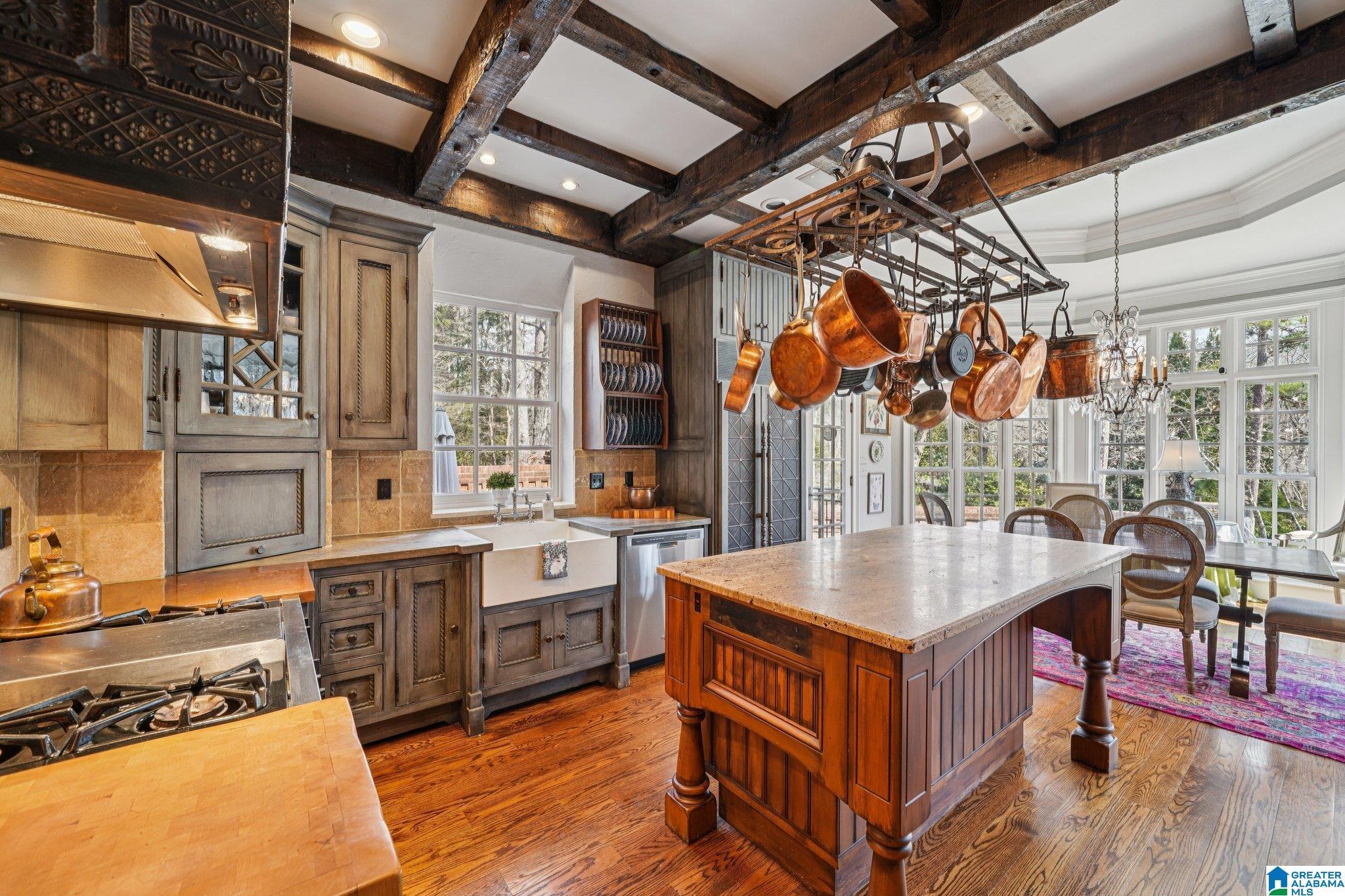 Image 4: CHEF'S KITCHEN