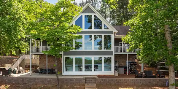 3142 CRESCENT CREST DRIVE