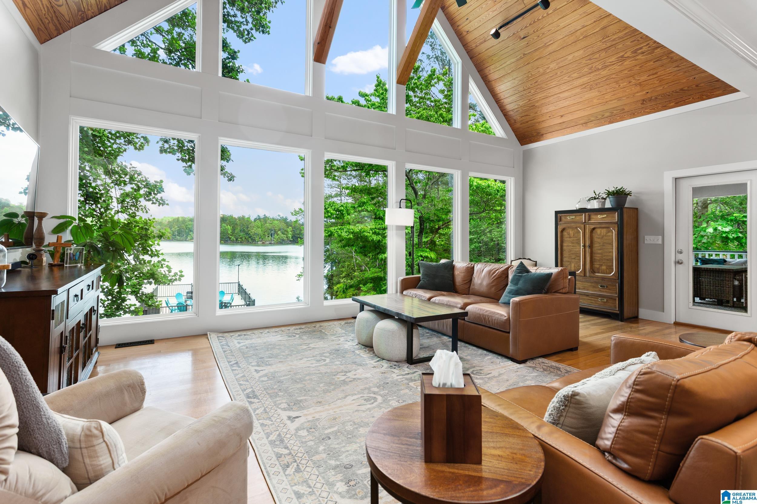 Image 3: Primary Living Area