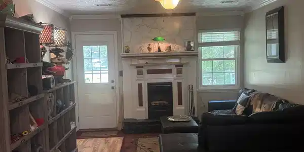 Image 4: Living Room