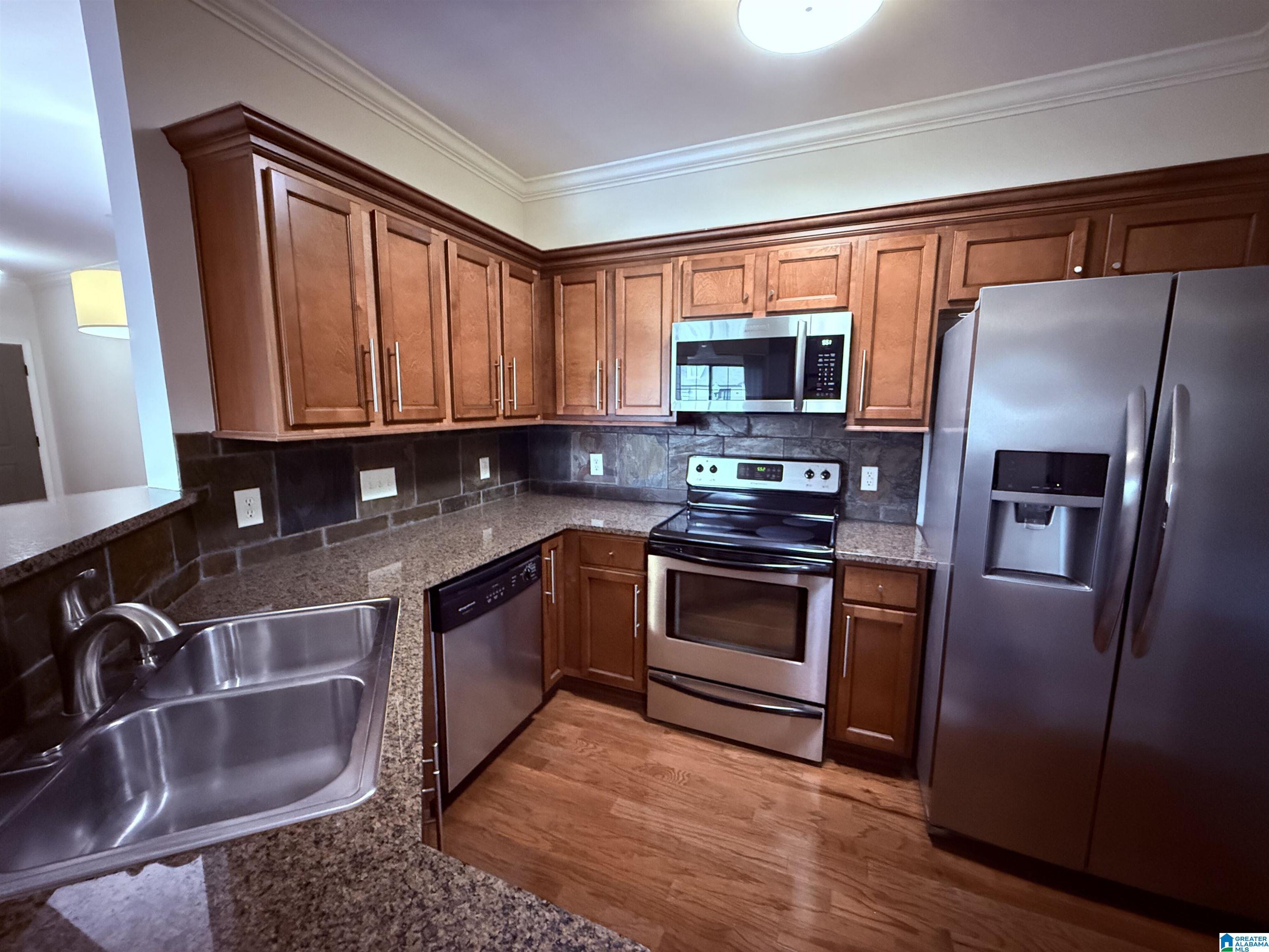 Image 4: Kitchen