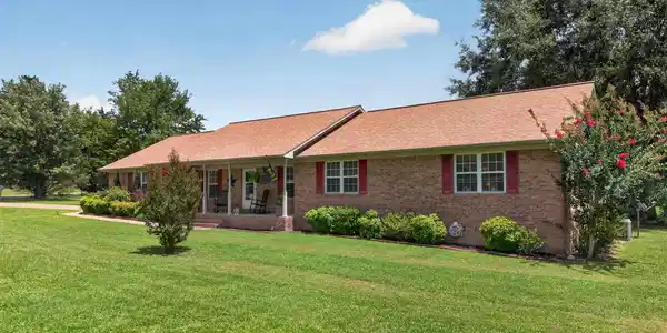 Image 4: Front Of Structure