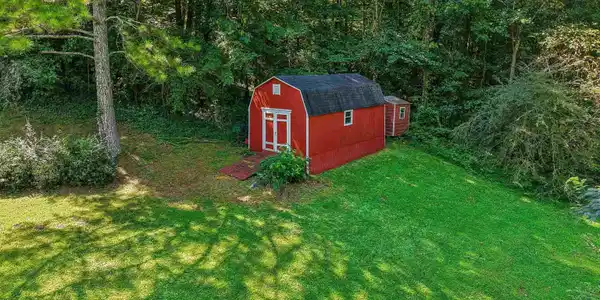 Image 4: Storage building!
