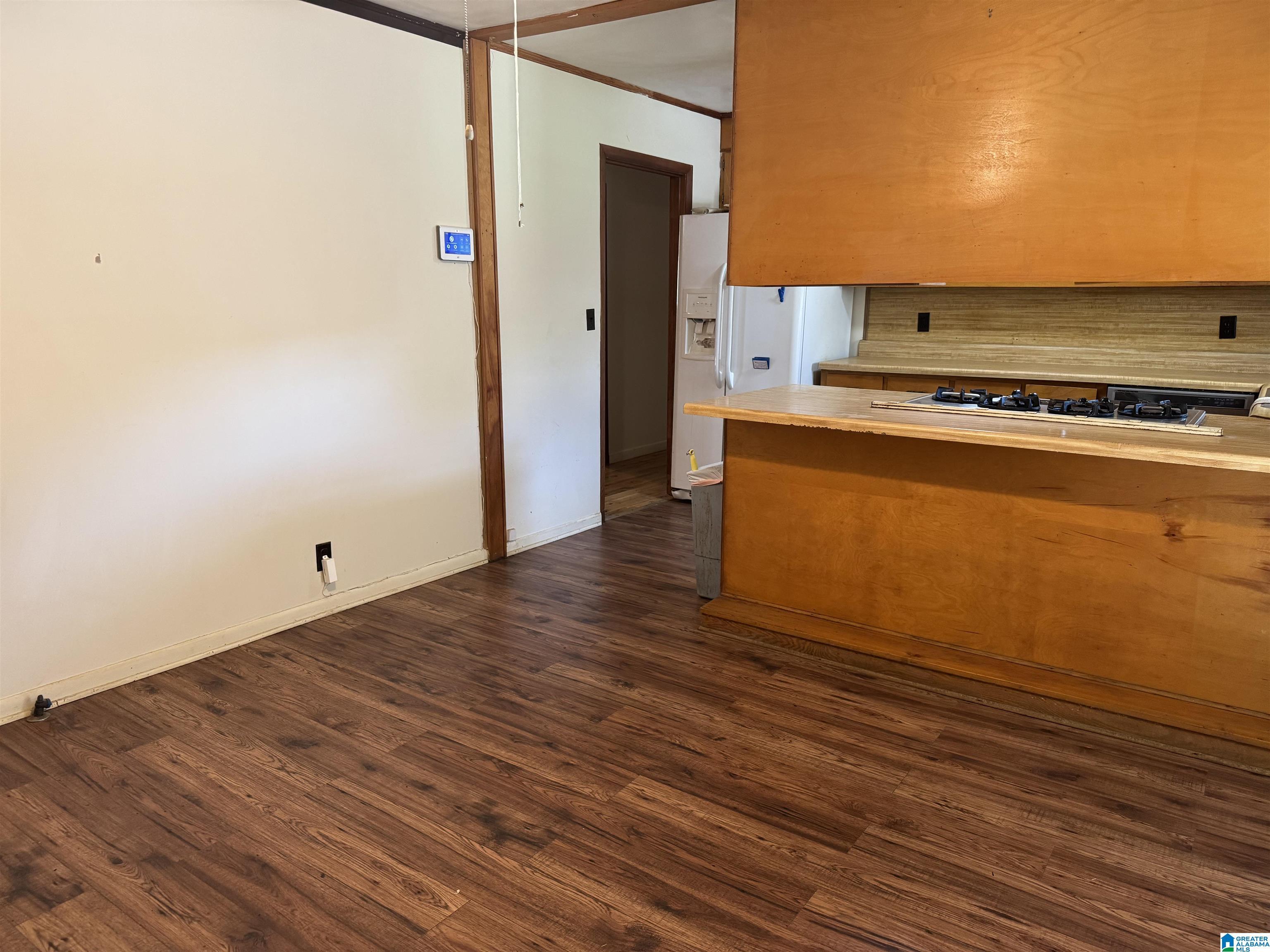 Image 4: Kitchen